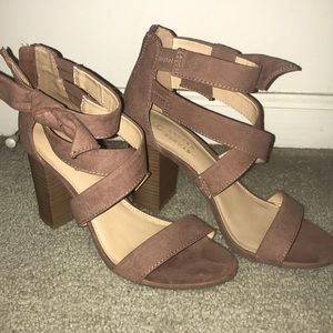 Lauren Conrad Heels 3” muave color
